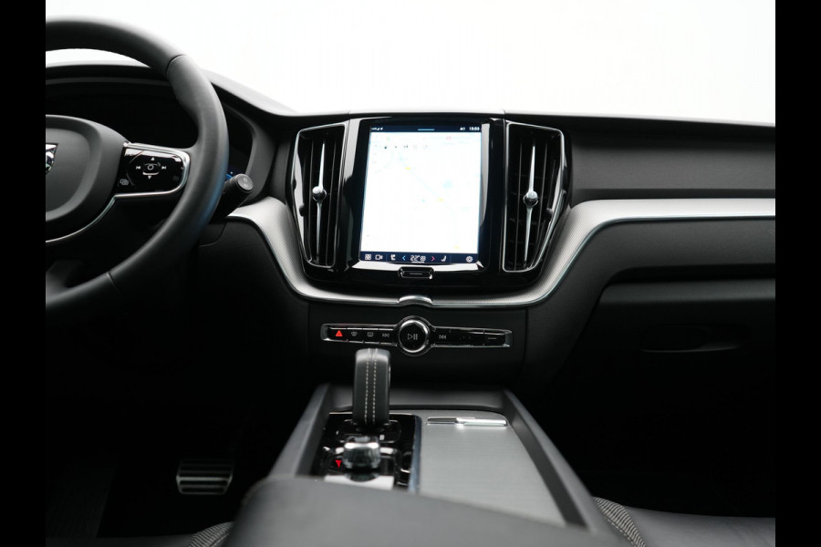Volvo XC60 T6 AWD Ultimate Dark Long Range Plug In Hybrid 350pk Dealer O.H. PHEV | Panodak | Adaptive Cruise | Head Up | 360 Camera | Lederen Sportstoelen Memory & Verwarmd | 21"L.M | Google Assistent | Stuur Verwarmd | DAB |