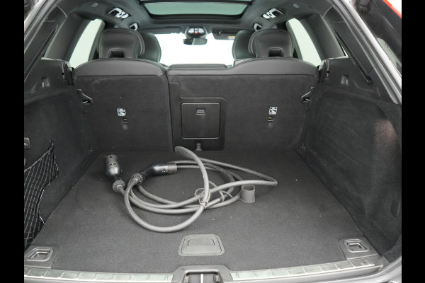 Volvo XC60 T6 AWD Ultimate Dark Long Range Plug In Hybrid 350pk Dealer O.H. PHEV | Panodak | Adaptive Cruise | Head Up | 360 Camera | Lederen Sportstoelen Memory & Verwarmd | 21"L.M | Google Assistent | Stuur Verwarmd | DAB |