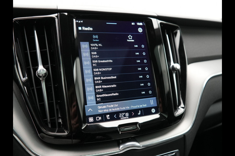 Volvo XC60 T6 AWD Ultimate Dark Long Range Plug In Hybrid 350pk Dealer O.H. PHEV | Panodak | Adaptive Cruise | Head Up | 360 Camera | Lederen Sportstoelen Memory & Verwarmd | 21"L.M | Google Assistent | Stuur Verwarmd | DAB |