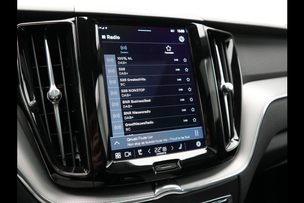 Volvo XC60 T6 AWD Ultimate Dark Long Range Plug In Hybrid 350pk Dealer O.H. PHEV | Panodak | Adaptive Cruise | Head Up | 360 Camera | Lederen Sportstoelen Memory & Verwarmd | 21"L.M | Google Assistent | Stuur Verwarmd | DAB |