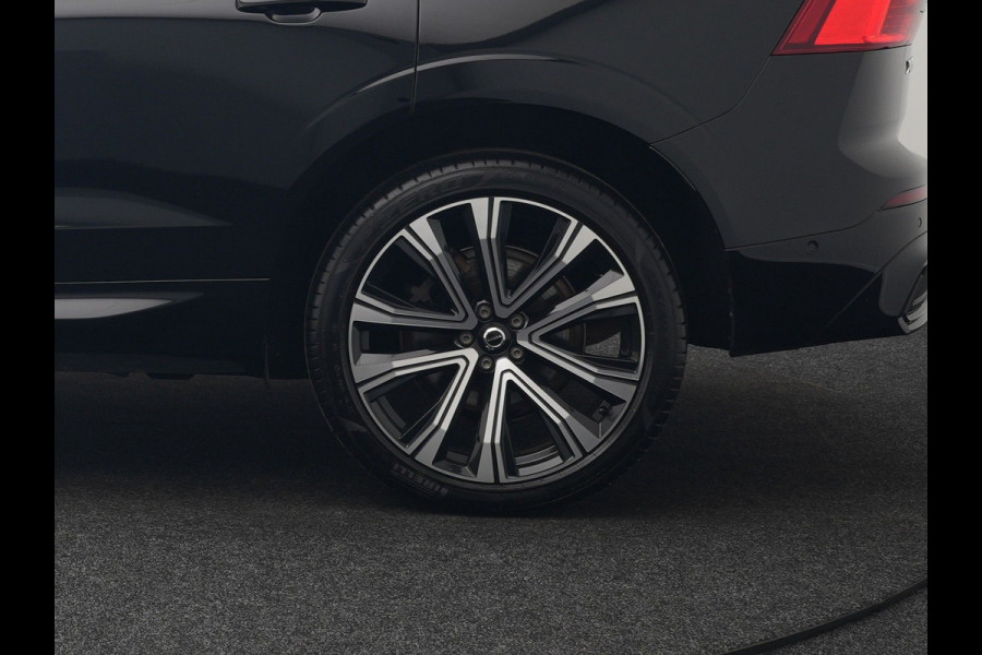 Volvo XC60 T6 AWD Ultimate Dark Long Range Plug In Hybrid 350pk Dealer O.H. PHEV | Panodak | Adaptive Cruise | Head Up | 360 Camera | Lederen Sportstoelen Memory & Verwarmd | 21"L.M | Google Assistent | Stuur Verwarmd | DAB |