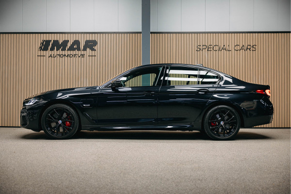 BMW 5 Serie 545e xDrive M pakket | Stoel Verkoeling/verwarming | Harman/Kardon | 360 camera | Luxe stoelen | Alcantara Hemel |