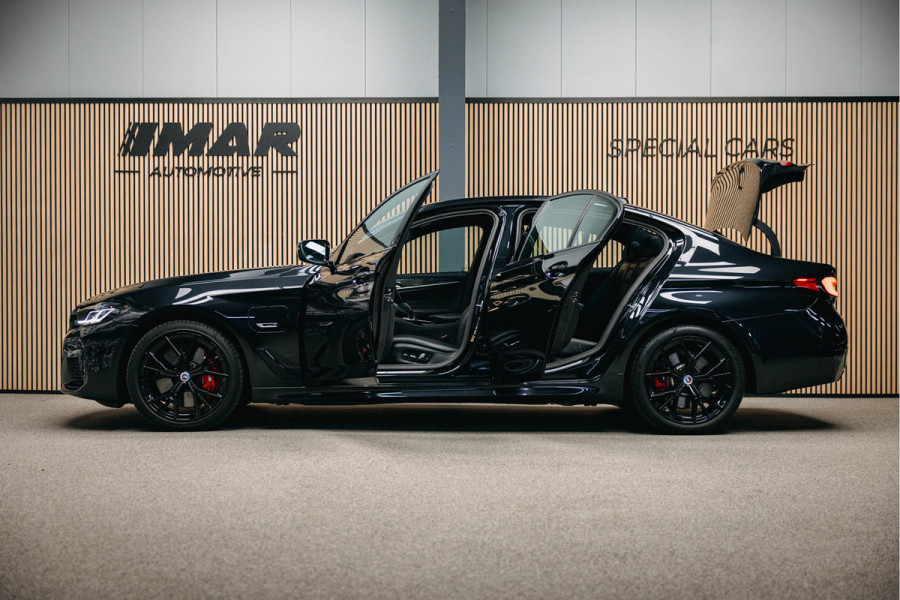 BMW 5 Serie 545e xDrive M pakket | Stoel Verkoeling/verwarming | Harman/Kardon | 360 camera | Luxe stoelen | Alcantara Hemel |