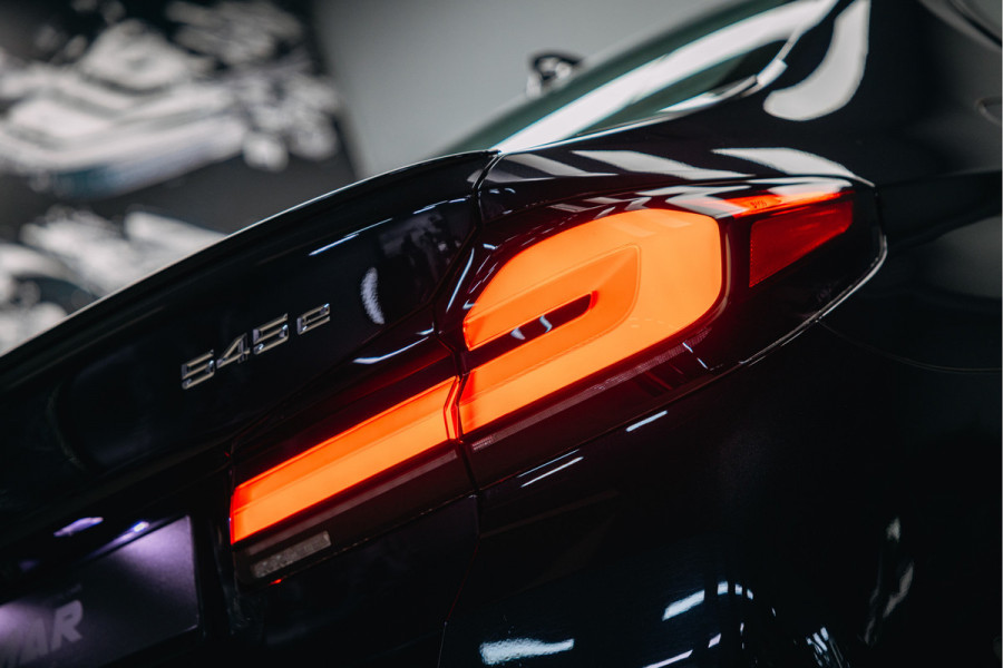 BMW 5 Serie 545e xDrive M pakket | Stoel Verkoeling/verwarming | Harman/Kardon | 360 camera | Luxe stoelen | Alcantara Hemel |