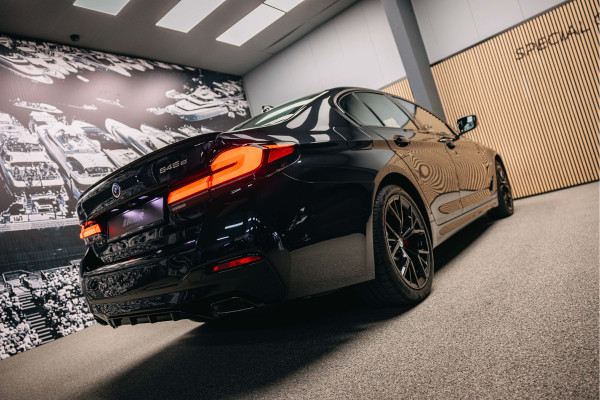 BMW 5 Serie 545e xDrive M pakket | Stoel Verkoeling/verwarming | Harman/Kardon | 360 camera | Luxe stoelen | Alcantara Hemel |