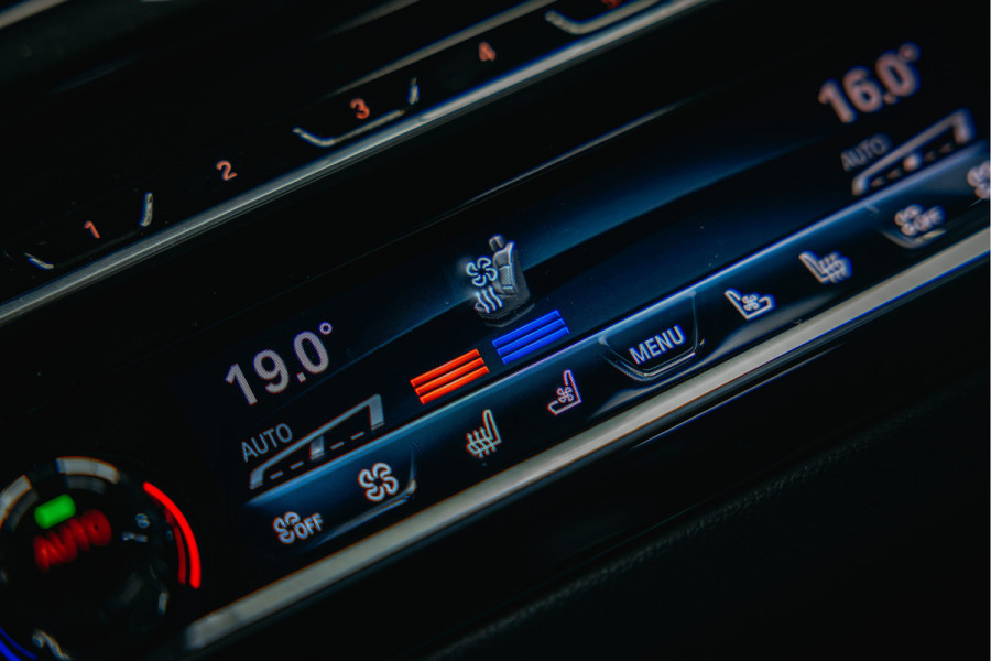 BMW 5 Serie 545e xDrive M pakket | Stoel Verkoeling/verwarming | Harman/Kardon | 360 camera | Luxe stoelen | Alcantara Hemel |