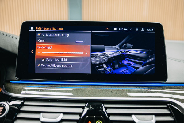 BMW 5 Serie 545e xDrive M pakket | Stoel Verkoeling/verwarming | Harman/Kardon | 360 camera | Luxe stoelen | Alcantara Hemel |