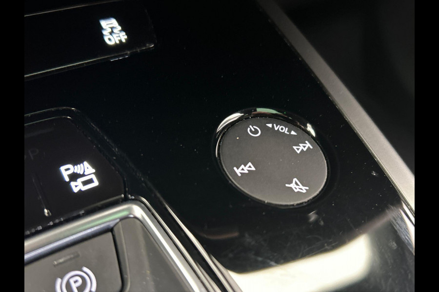 Audi Q4 e-tron 40 Launch edition Advanced Plus 77 kWh Trekhaak Adaptieve Cruise Panoramadak Virtual-cockpit Stuur/Stoel Verwarming