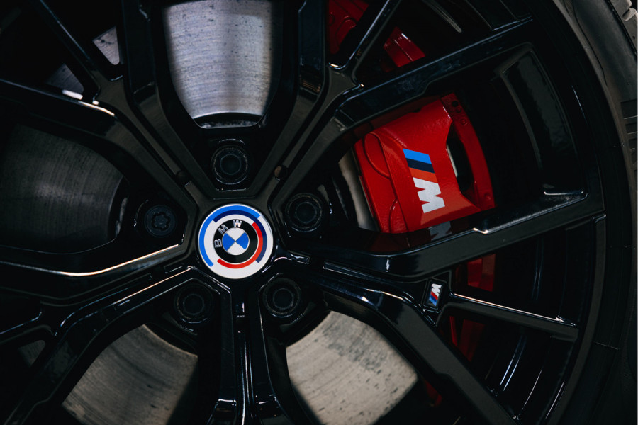 BMW 5 Serie 545e xDrive M pakket | Stoel Verkoeling/verwarming | Harman/Kardon | 360 camera | Luxe stoelen | Alcantara Hemel |