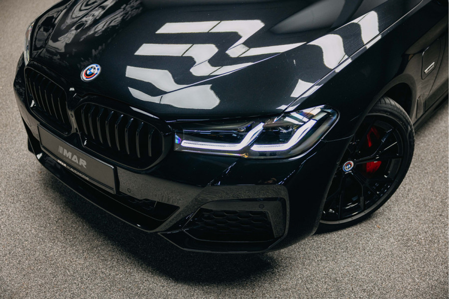 BMW 5 Serie 545e xDrive M pakket | Stoel Verkoeling/verwarming | Harman/Kardon | 360 camera | Luxe stoelen | Alcantara Hemel |