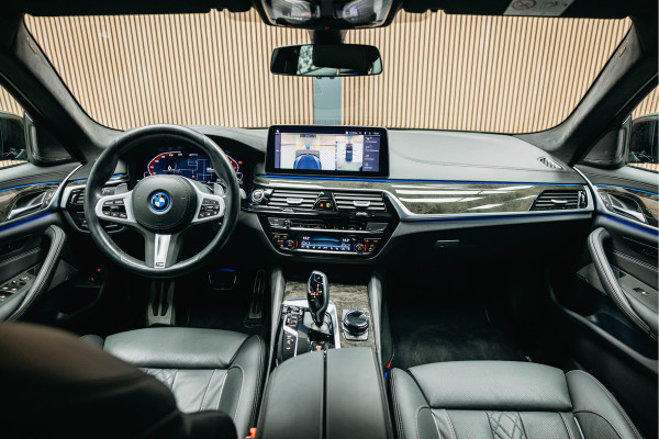 BMW 5 Serie 545e xDrive M pakket | Stoel Verkoeling/verwarming | Harman/Kardon | 360 camera | Luxe stoelen | Alcantara Hemel |