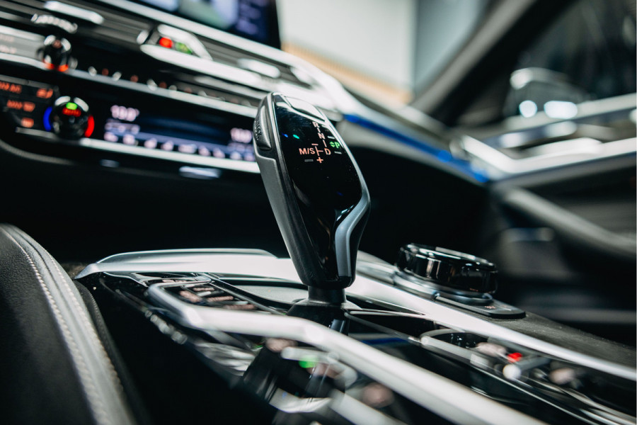 BMW 5 Serie 545e xDrive M pakket | Stoel Verkoeling/verwarming | Harman/Kardon | 360 camera | Luxe stoelen | Alcantara Hemel |