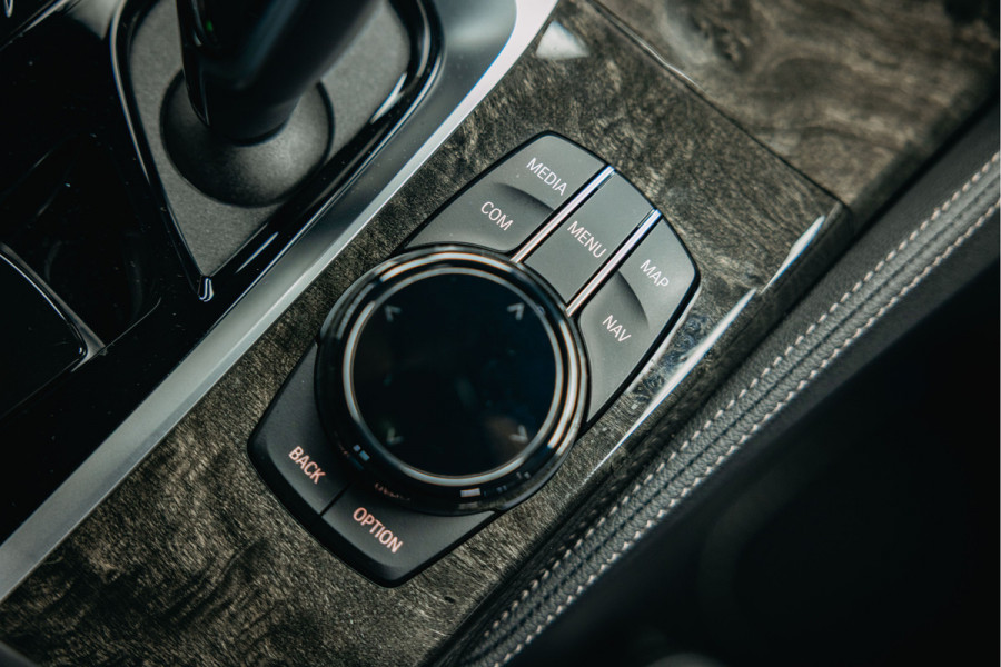 BMW 5 Serie 545e xDrive M pakket | Stoel Verkoeling/verwarming | Harman/Kardon | 360 camera | Luxe stoelen | Alcantara Hemel |