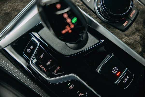 BMW 5 Serie 545e xDrive M pakket | Stoel Verkoeling/verwarming | Harman/Kardon | 360 camera | Luxe stoelen | Alcantara Hemel |