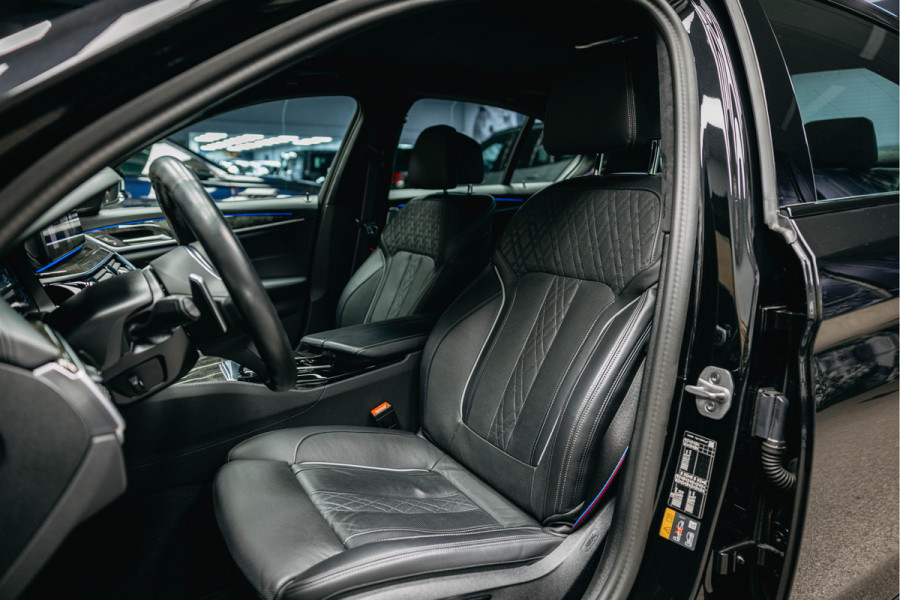 BMW 5 Serie 545e xDrive M pakket | Stoel Verkoeling/verwarming | Harman/Kardon | 360 camera | Luxe stoelen | Alcantara Hemel |