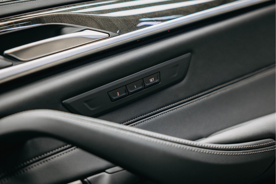 BMW 5 Serie 545e xDrive M pakket | Stoel Verkoeling/verwarming | Harman/Kardon | 360 camera | Luxe stoelen | Alcantara Hemel |