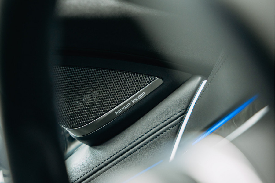 BMW 5 Serie 545e xDrive M pakket | Stoel Verkoeling/verwarming | Harman/Kardon | 360 camera | Luxe stoelen | Alcantara Hemel |