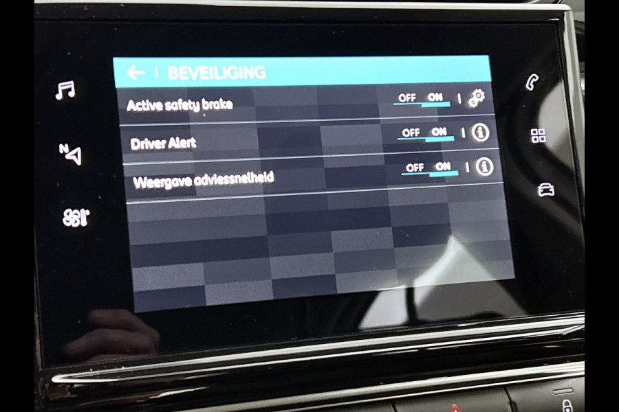 Citroën C3 1.2 110PK 6 Versn. PureTech Business * Distributie vv bij 94.000KM * Navigatie / Pdc+Camera / Airco-ecc./ Radio multimedia / / Apk 06-2027