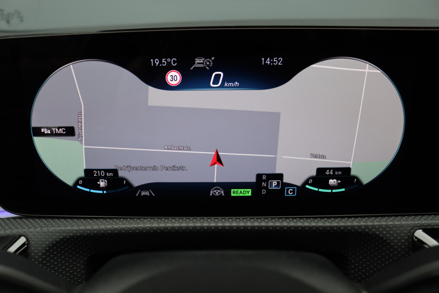 Mercedes-Benz CLA-Klasse 250 e AMG Line | Distronic+ | Panoramadak | Memory | Burmester | HUD | Surround Camera | Keyless Go | Nightpakket | Augmented Reality |