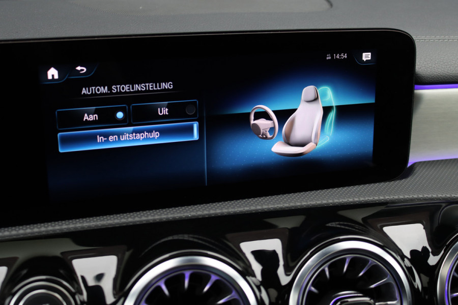 Mercedes-Benz CLA-Klasse 250 e AMG Line | Distronic+ | Panoramadak | Memory | Burmester | HUD | Surround Camera | Keyless Go | Nightpakket | Augmented Reality |