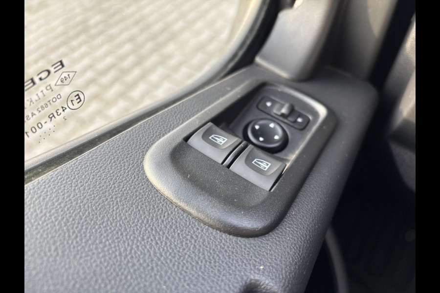 Renault Master T35 2.3 dCi 150 L2H2*A/C*CRUISE*NAVI*HAAK*3PERS*