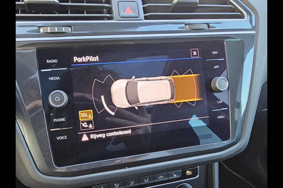 Volkswagen Tiguan 1.5 TSI ACT Comfortline | Automaat | LED | Pano | Stoelverwarming | ACC | App-connect | Lane Assist | Light Assist | Navi | Ambiente |