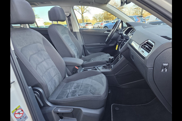 Volkswagen Tiguan 1.5 TSI ACT Comfortline | Automaat | LED | Pano | Stoelverwarming | ACC | App-connect | Lane Assist | Light Assist | Navi | Ambiente |