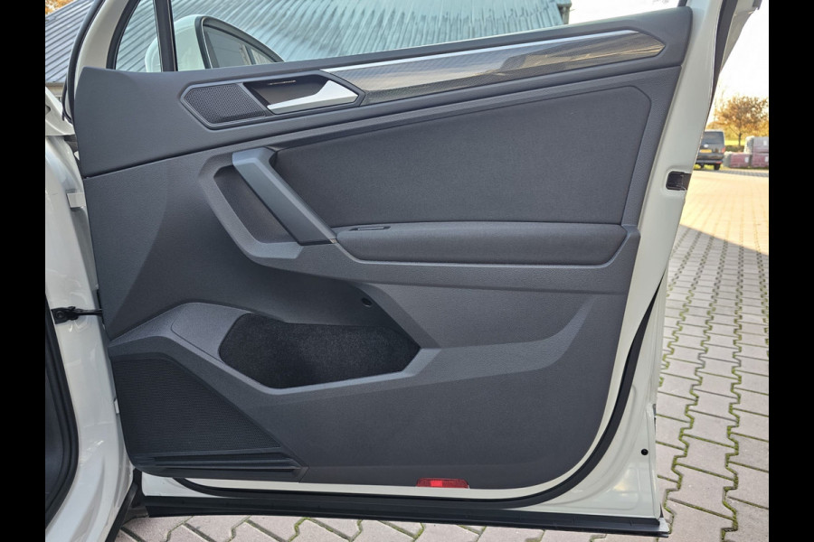 Volkswagen Tiguan 1.5 TSI ACT Comfortline | Automaat | LED | Pano | Stoelverwarming | ACC | App-connect | Lane Assist | Light Assist | Navi | Ambiente |
