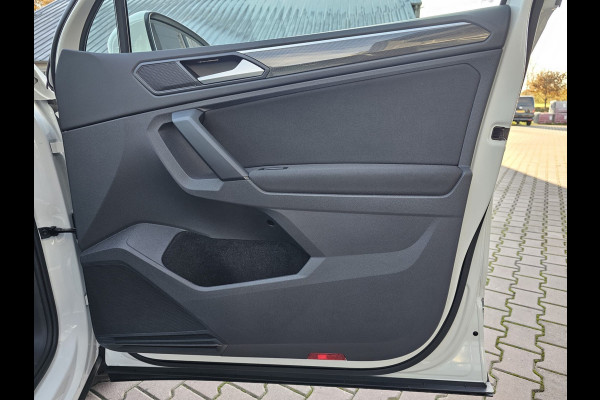Volkswagen Tiguan 1.5 TSI ACT Comfortline | Automaat | LED | Pano | Stoelverwarming | ACC | App-connect | Lane Assist | Light Assist | Navi | Ambiente |