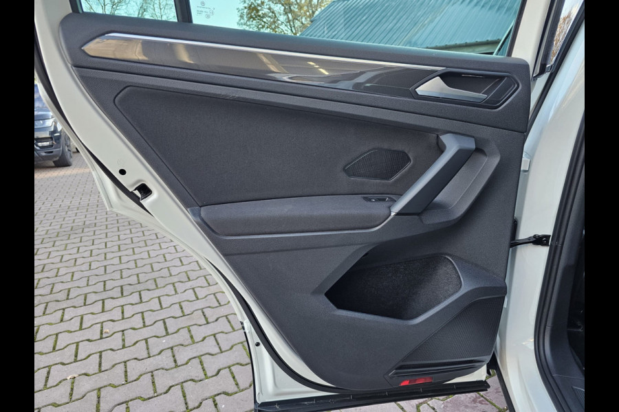 Volkswagen Tiguan 1.5 TSI ACT Comfortline | Automaat | LED | Pano | Stoelverwarming | ACC | App-connect | Lane Assist | Light Assist | Navi | Ambiente |