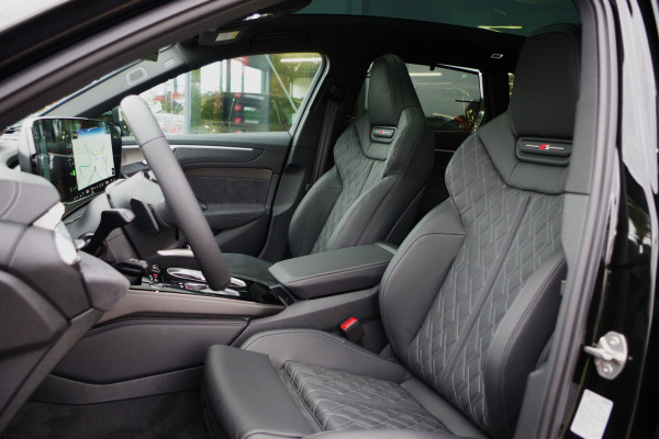 Audi A6 Avant 2.0 e-Hybrid Plug-In Quattro S-Line Edition Competition 367 PK, Luchtvering, Trekhaak, Panoramadak