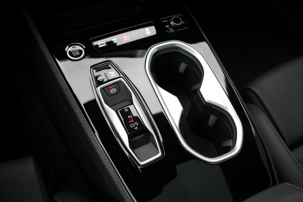 Audi A6 Avant 2.0 e-Hybrid Plug-In Quattro S-Line Edition Competition 367 PK, Luchtvering, Trekhaak, Panoramadak