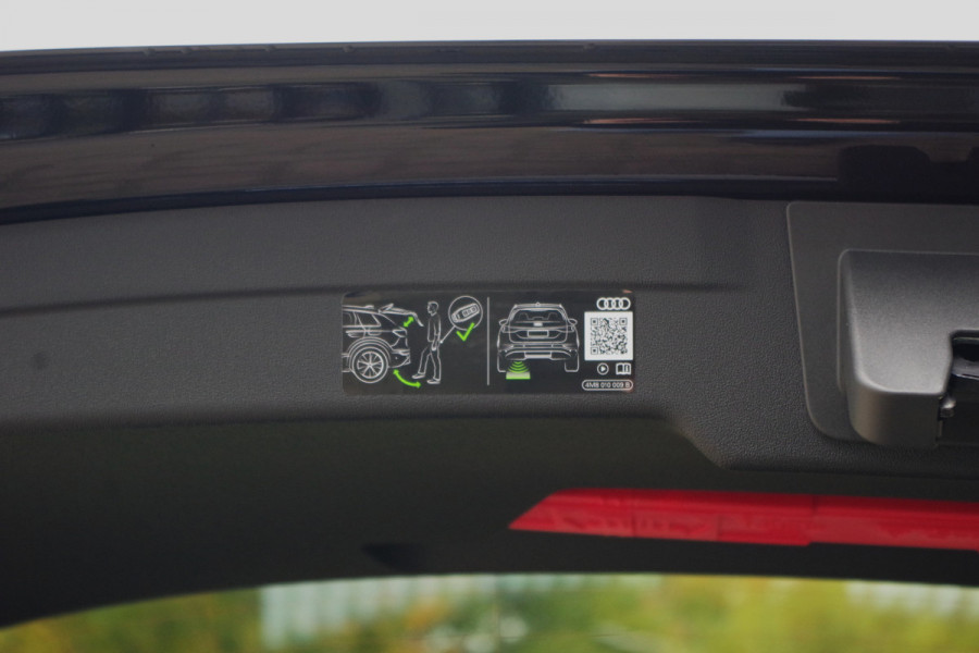 Audi A6 Avant 2.0 e-Hybrid Plug-In Quattro S-Line Edition Competition 367 PK, Luchtvering, Trekhaak, Panoramadak