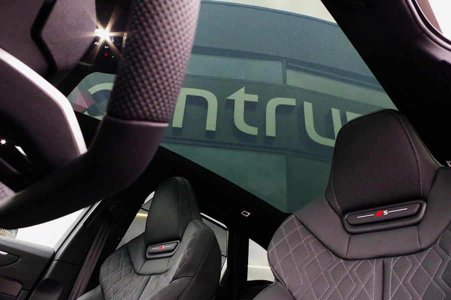 Audi A6 Avant 2.0 e-Hybrid Plug-In Quattro S-Line Edition Competition 367 PK, Luchtvering, Trekhaak, Panoramadak