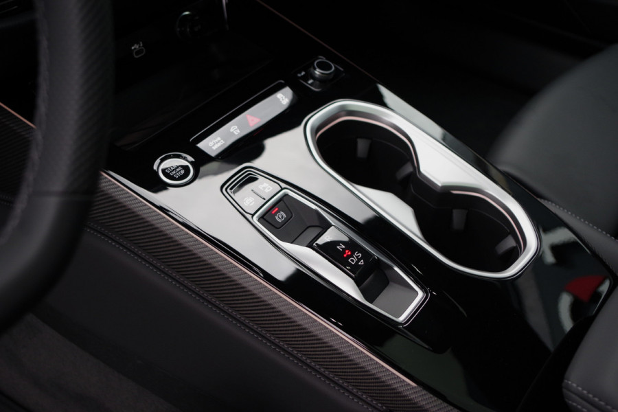 Audi A6 Avant 2.0 e-Hybrid Plug-In Quattro S-Line Edition Competition 367 PK, Luchtvering, Trekhaak, Panoramadak