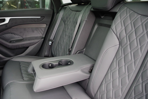 Audi A6 Avant 2.0 e-Hybrid Plug-In Quattro S-Line Edition Competition 367 PK, Luchtvering, Trekhaak, Panoramadak