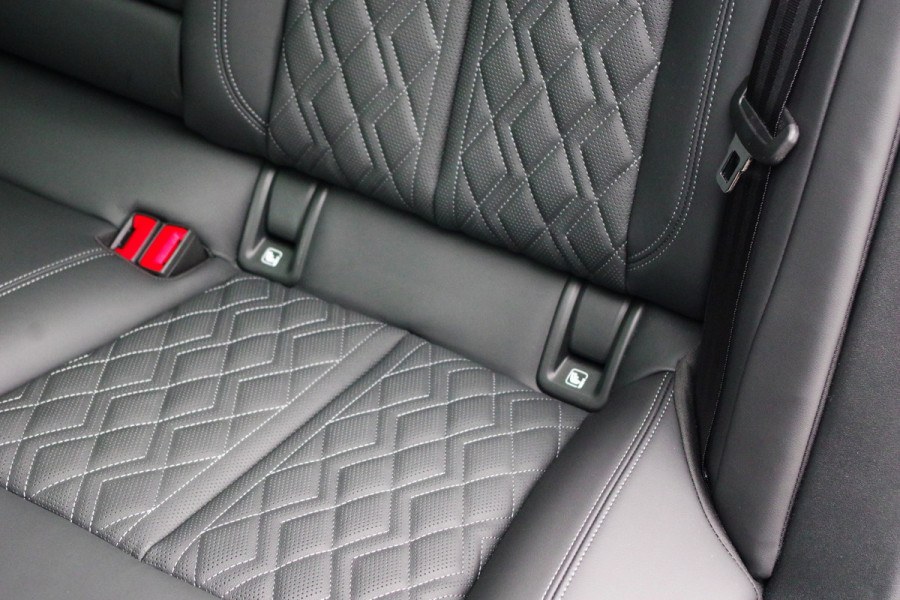 Audi A6 Avant 2.0 e-Hybrid Plug-In Quattro S-Line Edition Competition 367 PK, Luchtvering, Trekhaak, Panoramadak