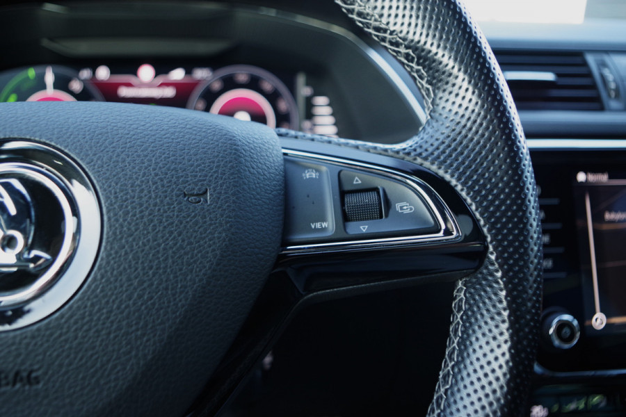 Škoda Superb Combi 1.4 TSI iV 218m PK Sportline BNS PHEV, Panoramadak, Adap. Cruise Control, Matrix-LED