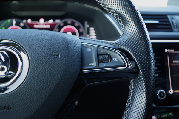 Škoda Superb Combi 1.4 TSI iV 218m PK Sportline BNS PHEV, Panoramadak, Adap. Cruise Control, Matrix-LED