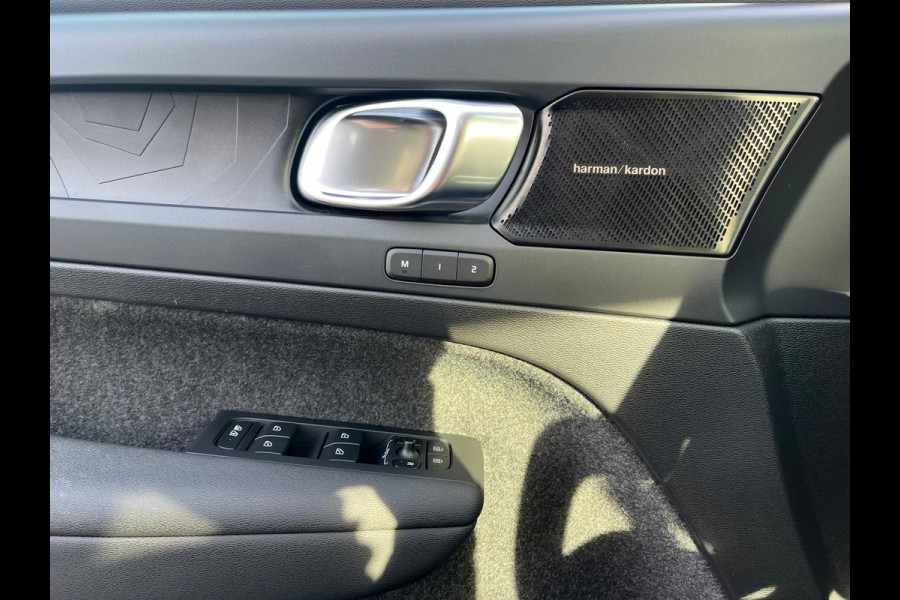 Volvo XC40 1.5 T5 Plug-in hybrid Ultimate Bright | Adaptieve cruise | Panorama dak | Blis | Harman Kardon |