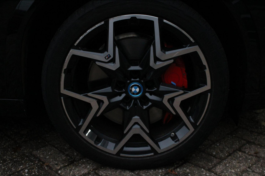 BMW iX2 EDrive20 67 kWh/M-Pakket/Pano