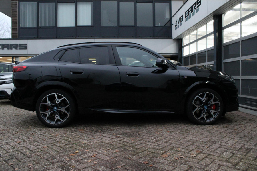 BMW iX2 EDrive20 67 kWh/M-Pakket/Pano