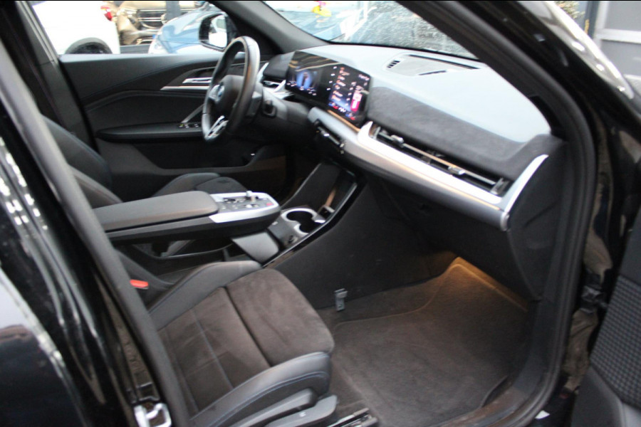 BMW iX2 EDrive20 67 kWh/M-Pakket/Pano