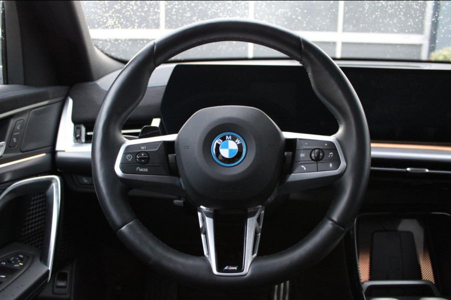 BMW iX2 EDrive20 67 kWh/M-Pakket/Pano