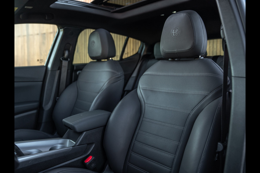 Alfa Romeo Tonale 1.3T PHEV 280pk Veloce | Full! | Pano-dak | Harman/Kardon | LED-Matrix | Stoelventilatie | 360 cam | CarPlay | Blu Misano