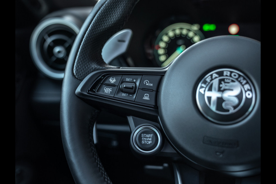 Alfa Romeo Tonale 1.3T PHEV 280pk Veloce | Full! | Pano-dak | Harman/Kardon | LED-Matrix | Stoelventilatie | 360 cam | CarPlay | Blu Misano