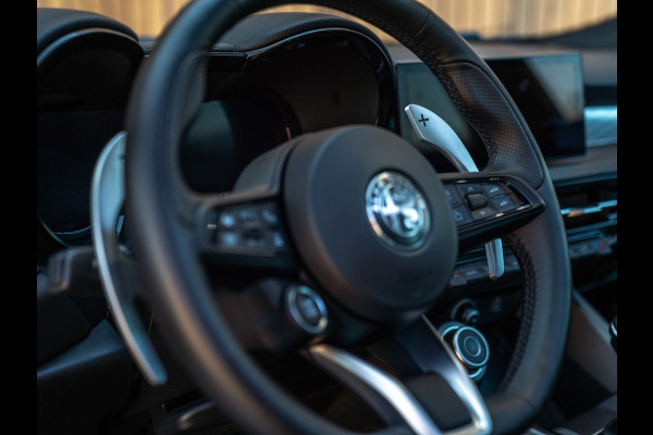 Alfa Romeo Tonale 1.3T PHEV 280pk Veloce | Full! | Pano-dak | Harman/Kardon | LED-Matrix | Stoelventilatie | 360 cam | CarPlay | Blu Misano