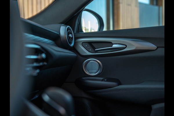 Alfa Romeo Tonale 1.3T PHEV 280pk Veloce | Full! | Pano-dak | Harman/Kardon | LED-Matrix | Stoelventilatie | 360 cam | CarPlay | Blu Misano
