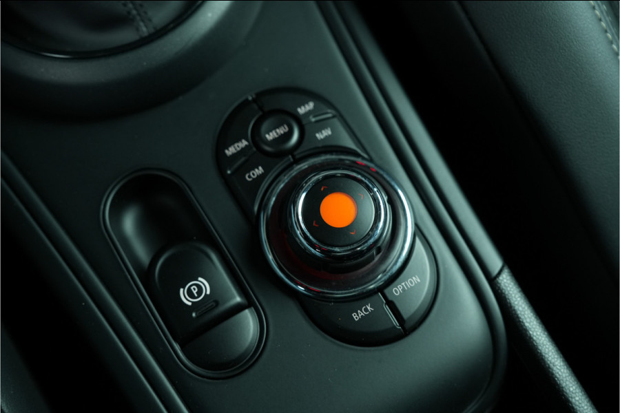 MINI Countryman 1.5 Cooper | Volledig uitgerust | Panorama | H/K | Adaptief Cruise