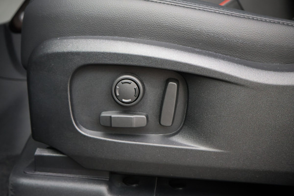 Land Rover Defender 110 P400e 110 SE | ADAPTIVE CRUISE | BLACK PACK | COMFORT PACK | COLD CLIMATE PACK | OFF-ROAD PACK | HEAD-UP | CLEARSIGHT BINNEN